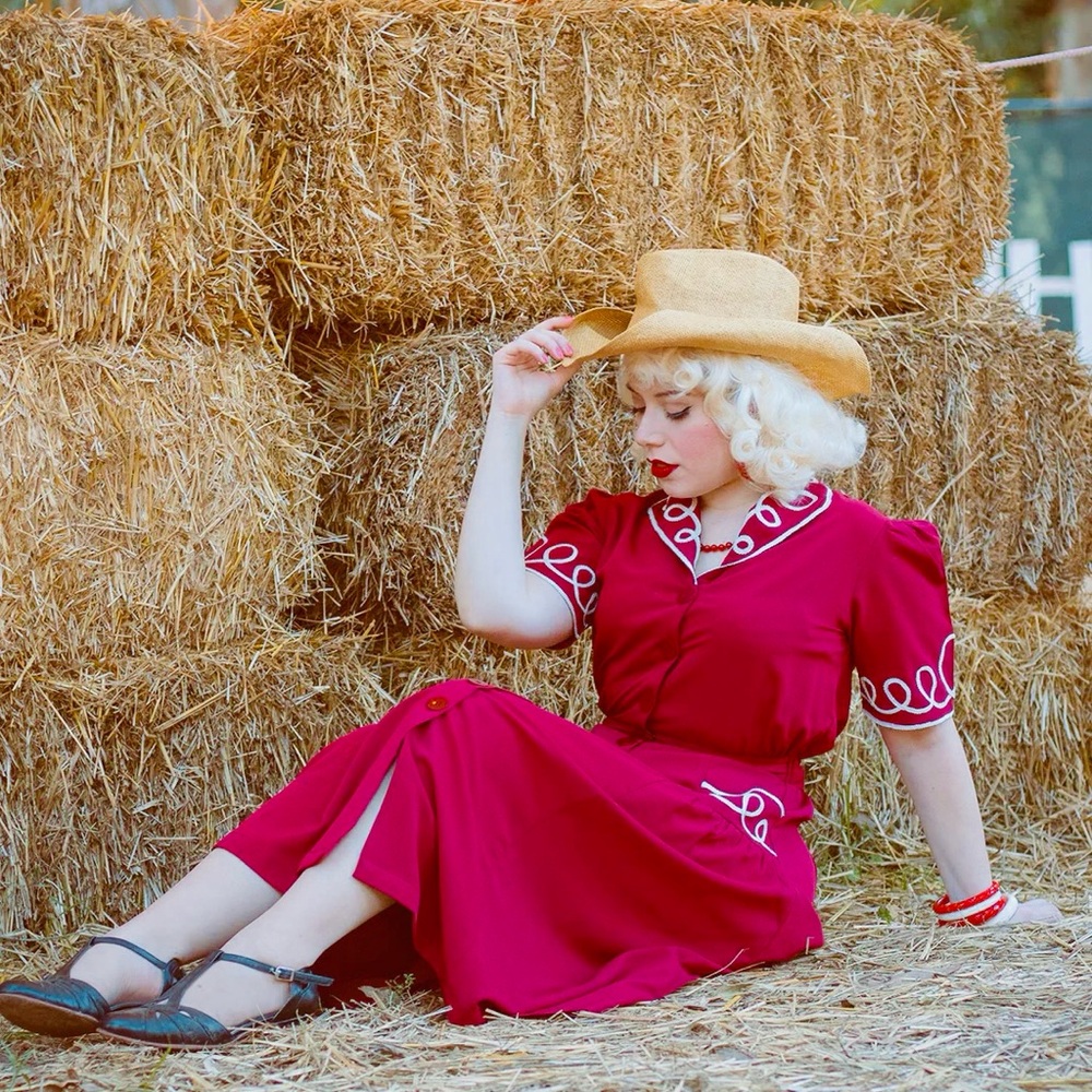Rock N Romance Vintage Loopy Loop Dress in Red